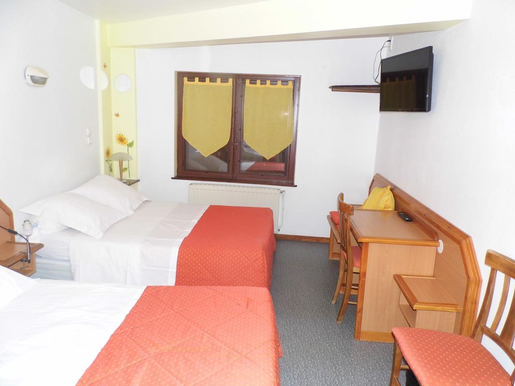Hotel Des Touristes بييرفيت - نيستالاس المظهر الخارجي الصورة