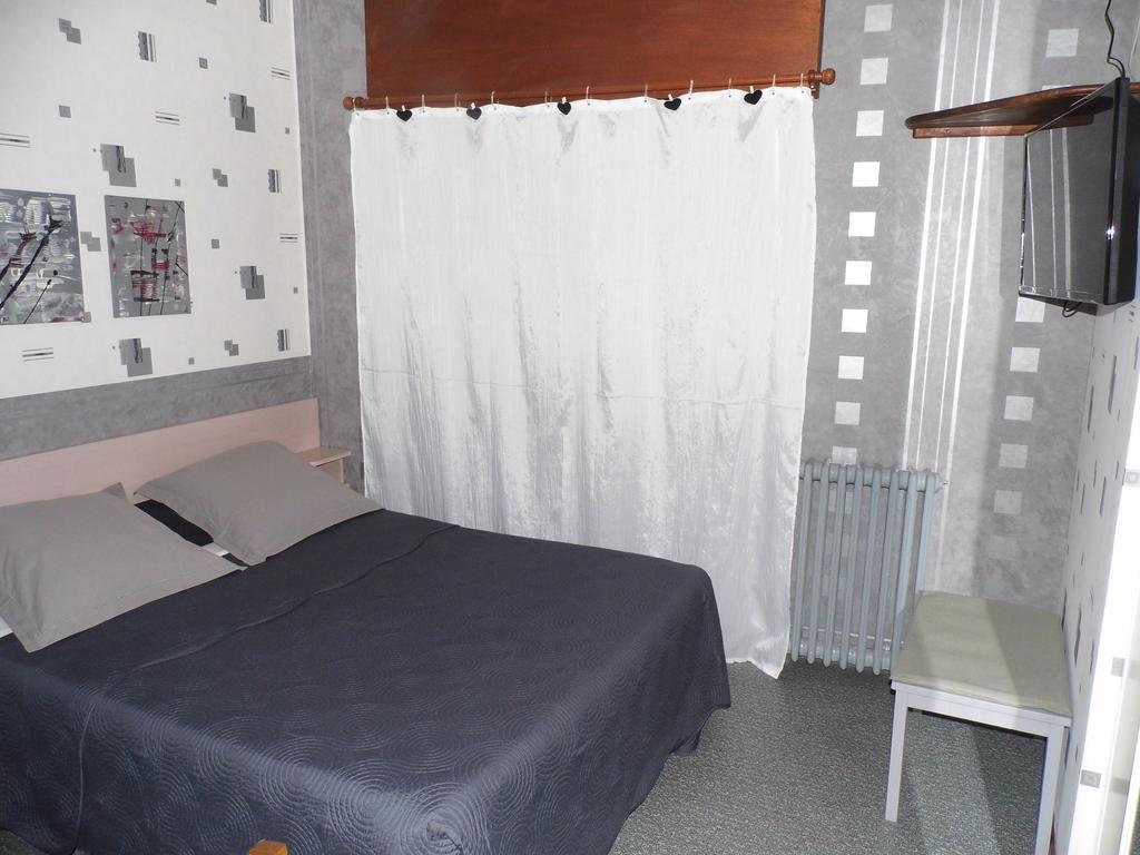 Hotel Des Touristes بييرفيت - نيستالاس المظهر الخارجي الصورة