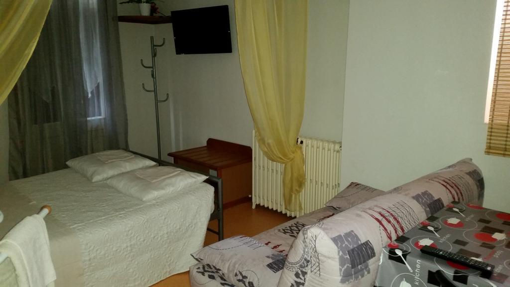 Hotel Des Touristes بييرفيت - نيستالاس المظهر الخارجي الصورة