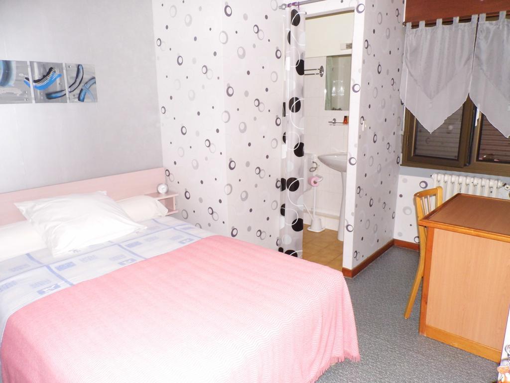 Hotel Des Touristes بييرفيت - نيستالاس المظهر الخارجي الصورة