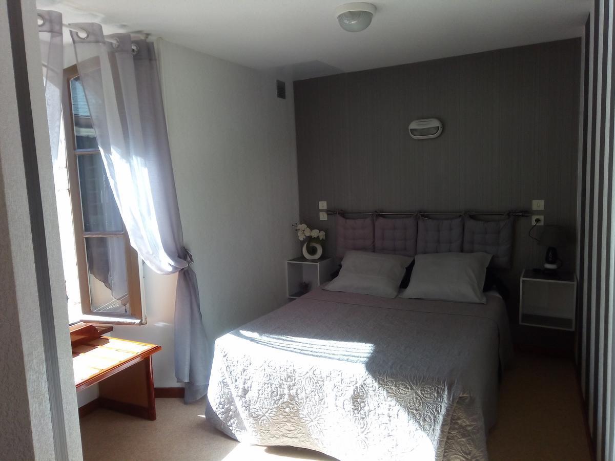 Hotel Des Touristes بييرفيت - نيستالاس المظهر الخارجي الصورة